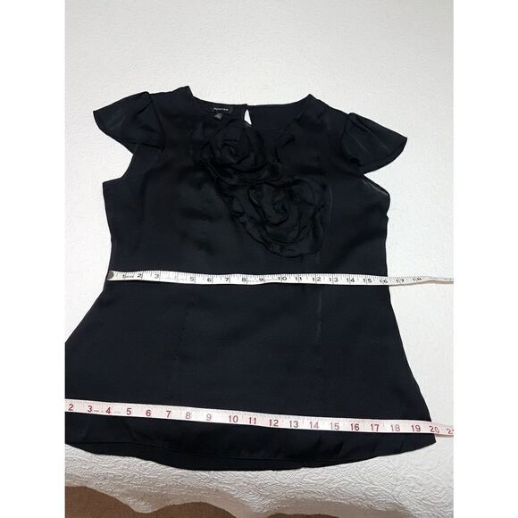 Spense Medium black blouse with floral detail. Side zipper and button back - Picture 12 of 12